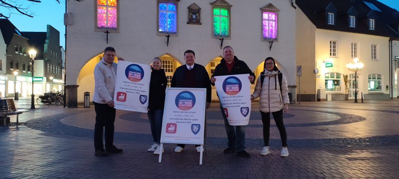 Gruppenbild mit Bürgermeister